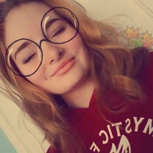 Meet your Posher, Caitlin